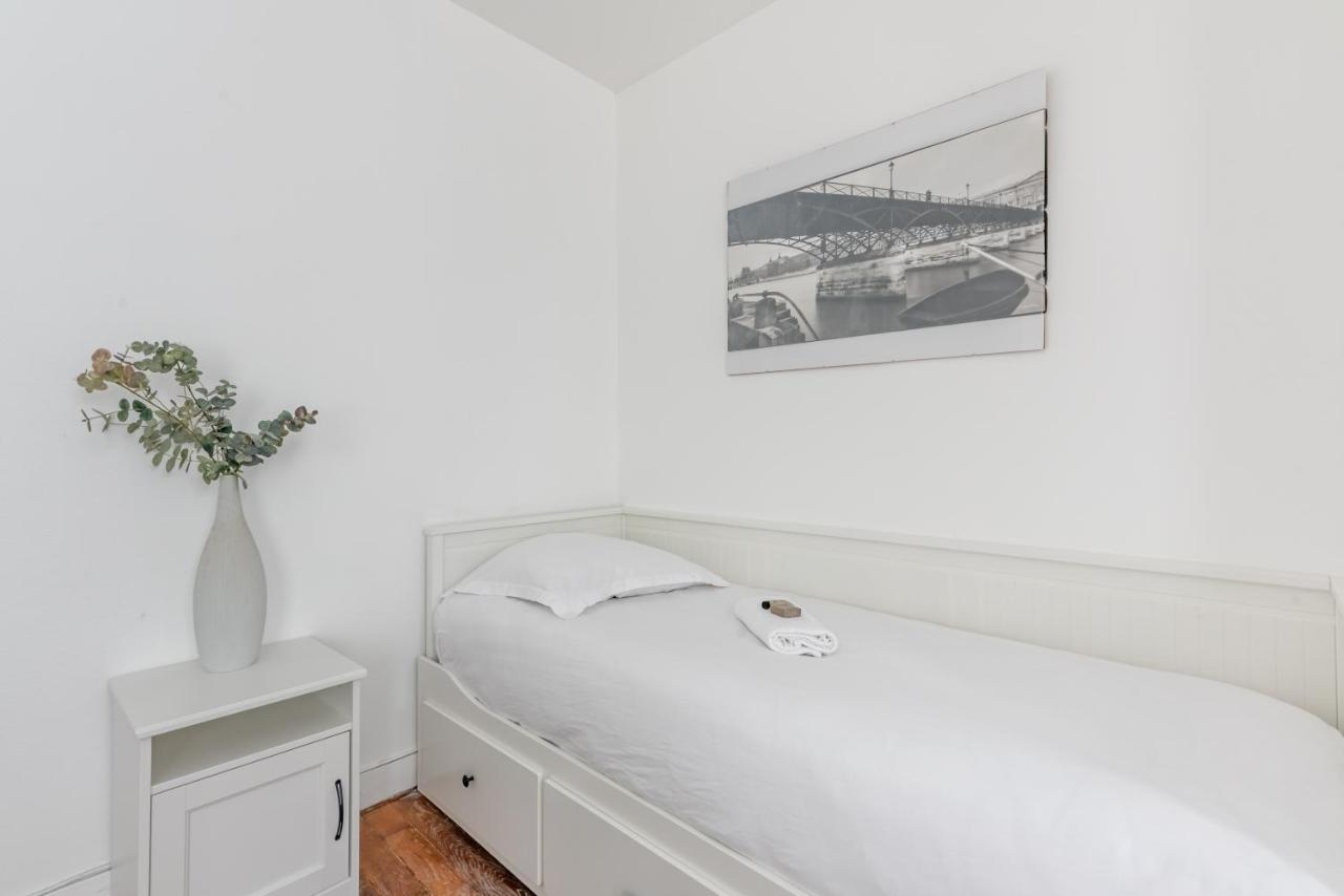 Appartement Magenta Quest Paris Exteriör bild